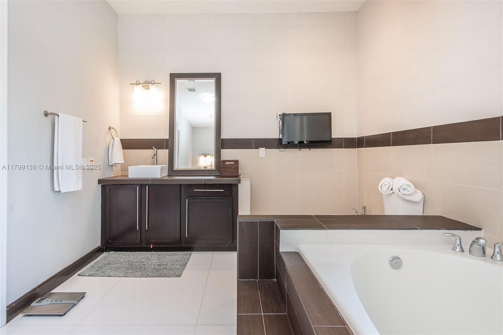 Real estate property located at 19305 79th Ct, Miami-dade, Cutler Cay, Cutler Bay, FL