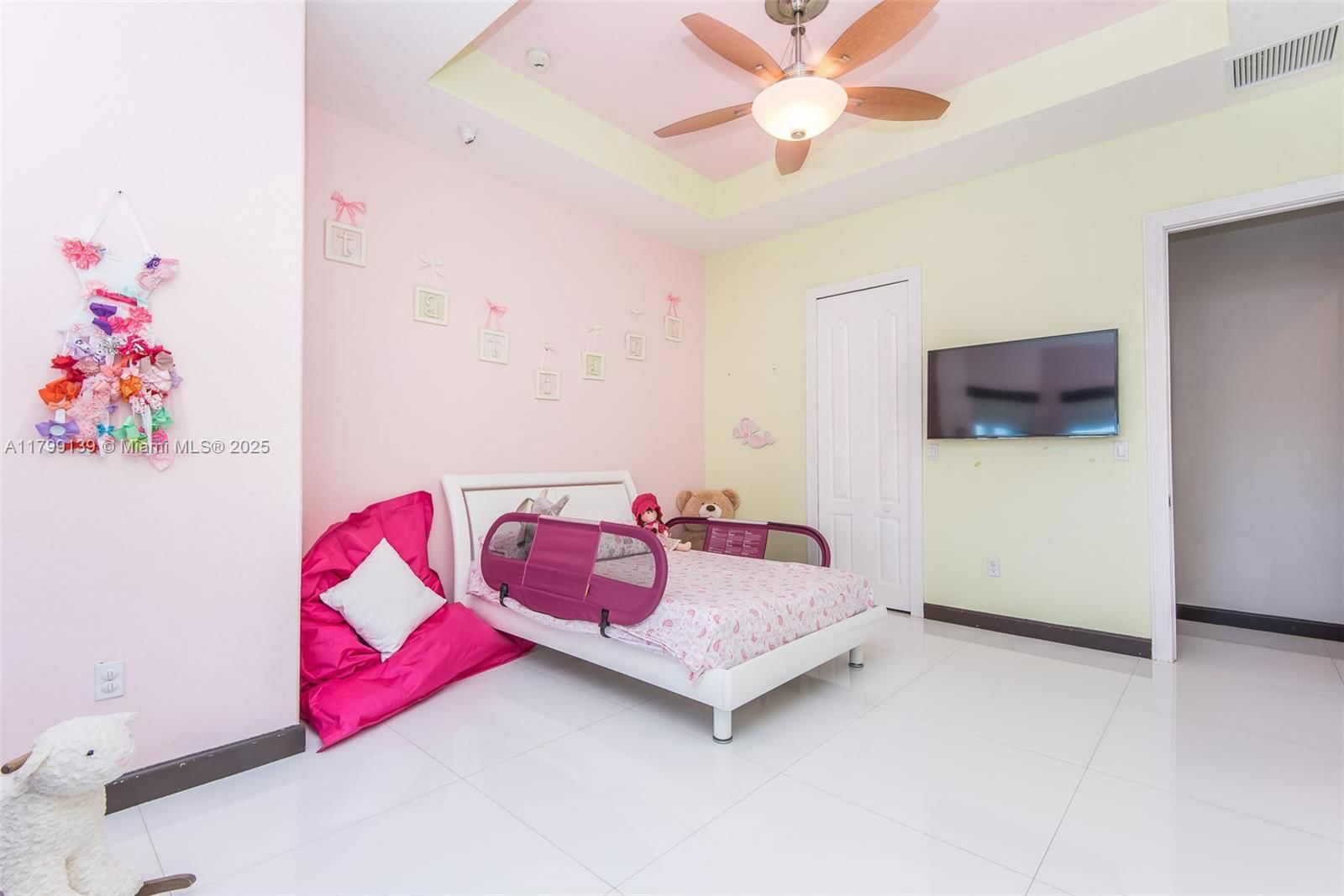 Real estate property located at 19305 79th Ct, Miami-dade, Cutler Cay, Cutler Bay, FL