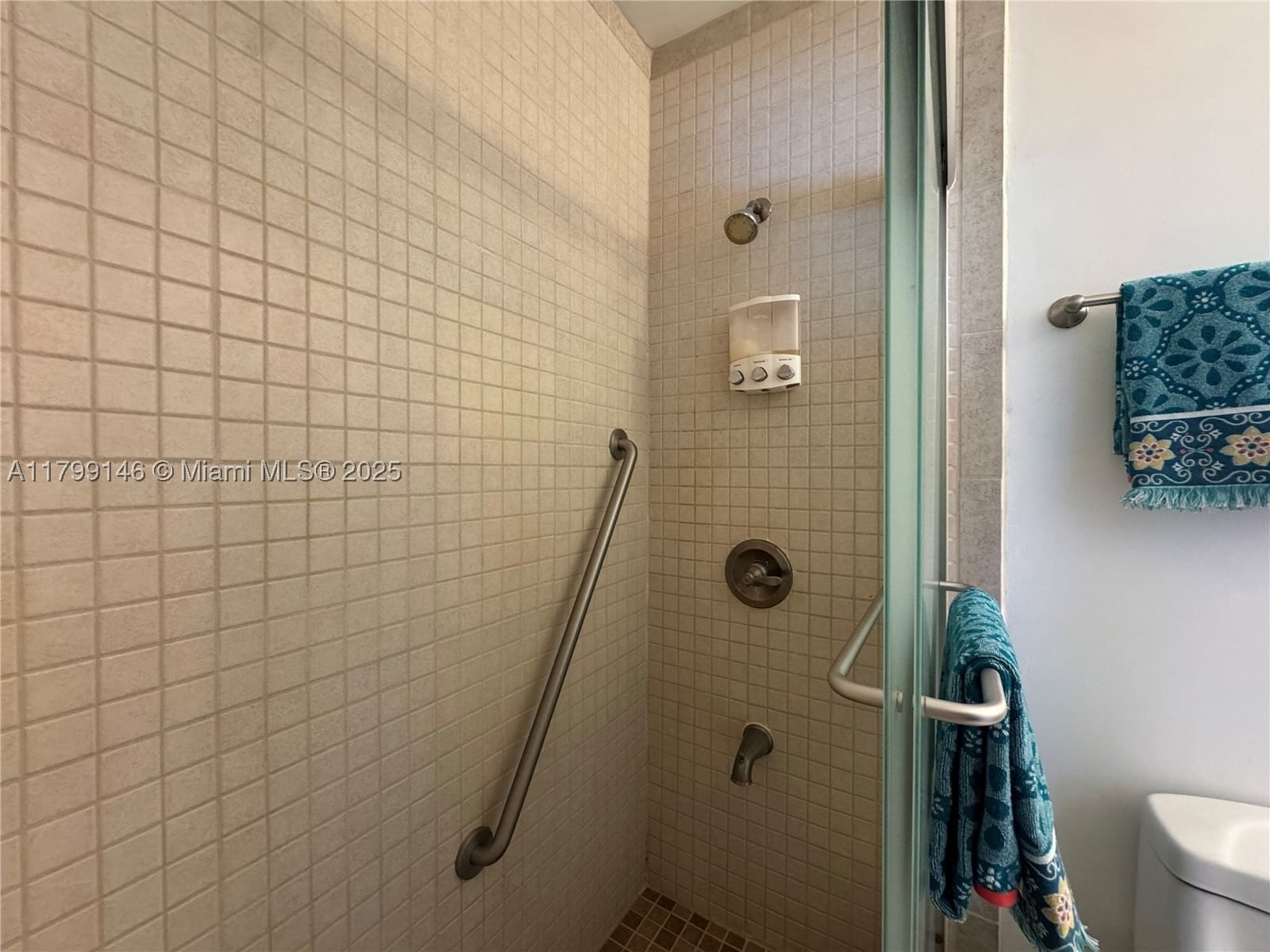 Real estate property located at 1700 Pierce St #702, Broward, St Francis Apts Co-op, Hollywood, FL