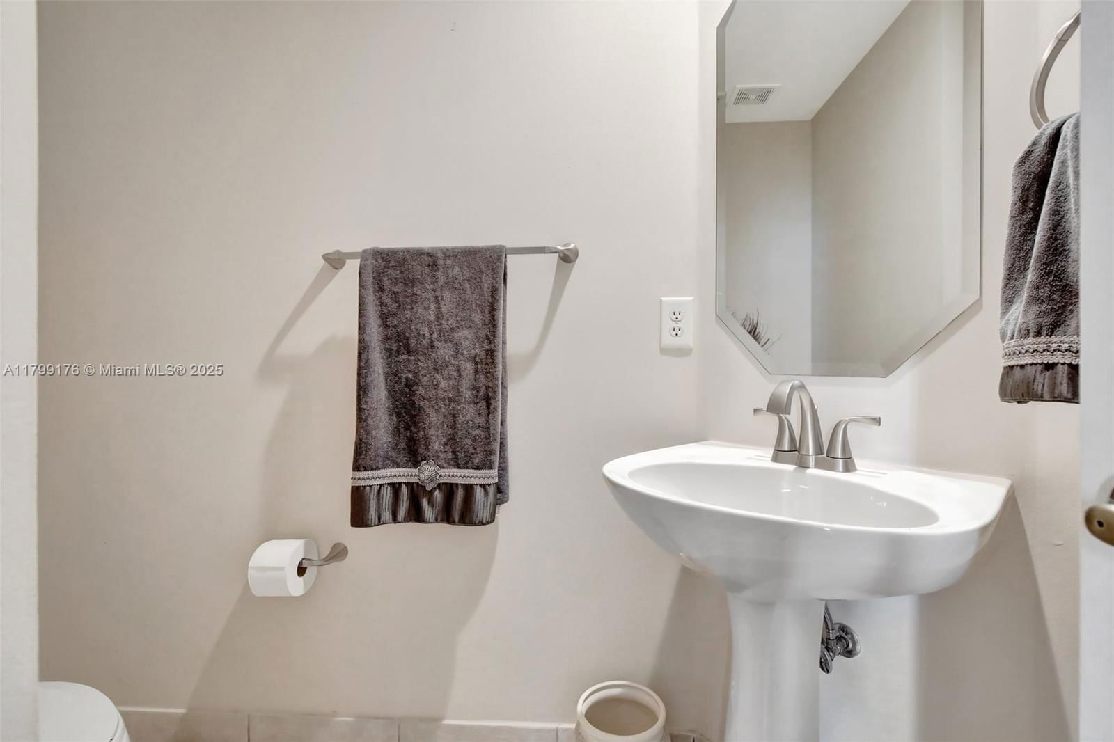 Real estate property located at 14284 18th Mnr, Broward, Pembroke Falls Phase 7, Pembroke Pines, FL