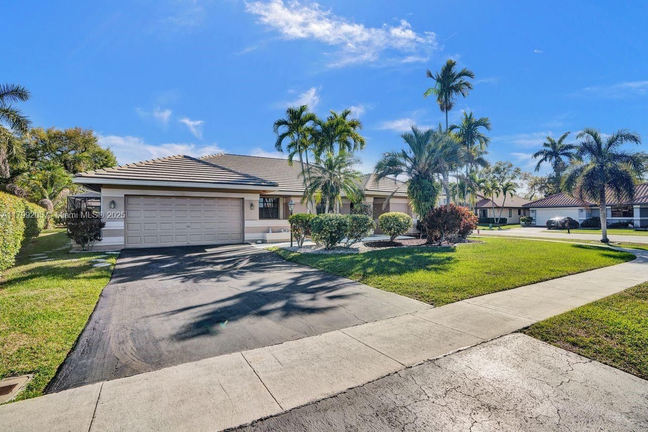 Real estate property located at 1930 Oak Knoll Cir, Broward, Pine Lake Ridge Replat, Davie, FL