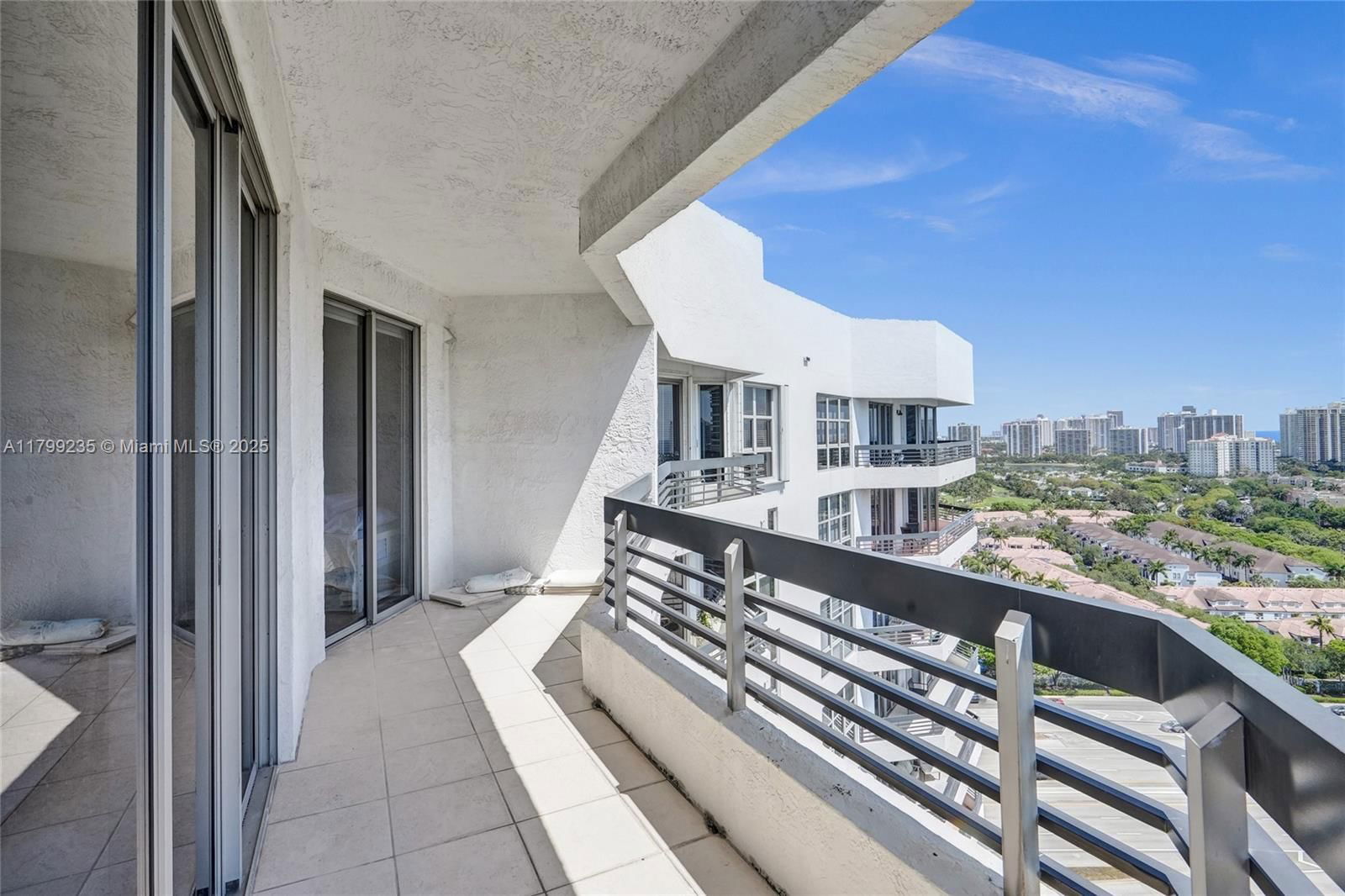 Real estate property located at 3400 192nd St PH11, Miami-dade, Mystic Pointe Tower 600 C, Aventura, FL