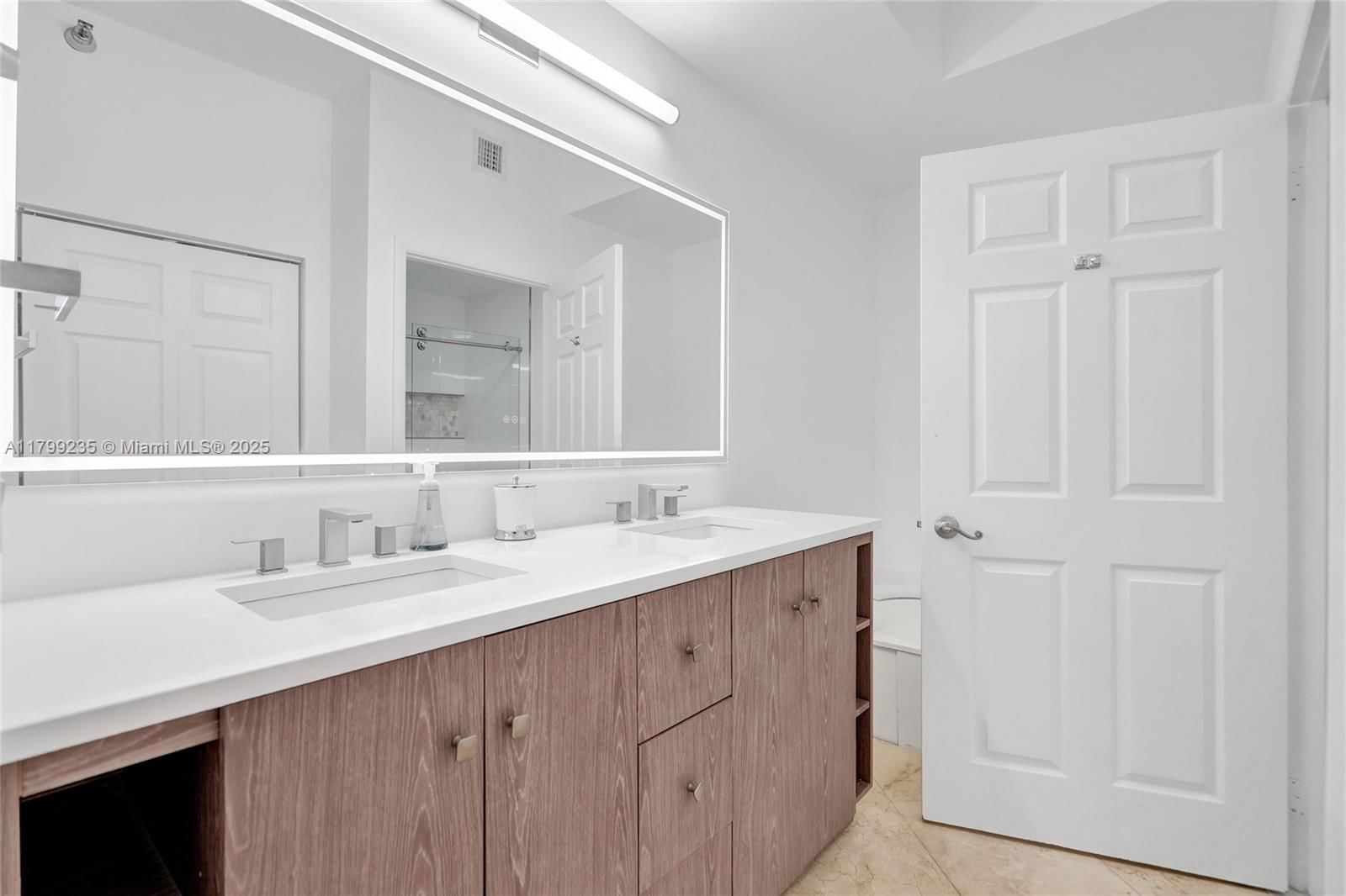Real estate property located at 3400 192nd St PH11, Miami-dade, Mystic Pointe Tower 600 C, Aventura, FL