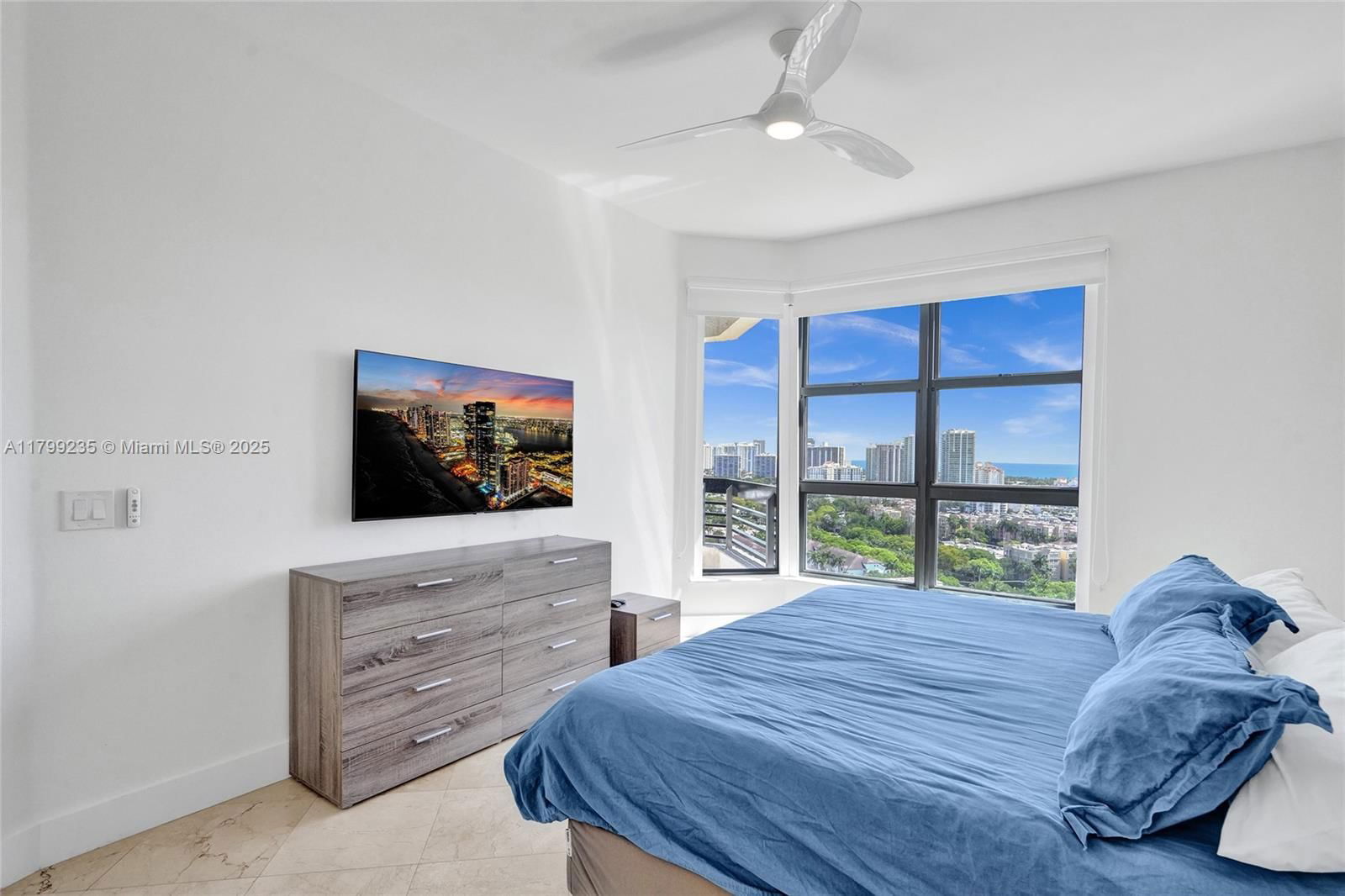 Real estate property located at 3400 192nd St PH11, Miami-dade, Mystic Pointe Tower 600 C, Aventura, FL