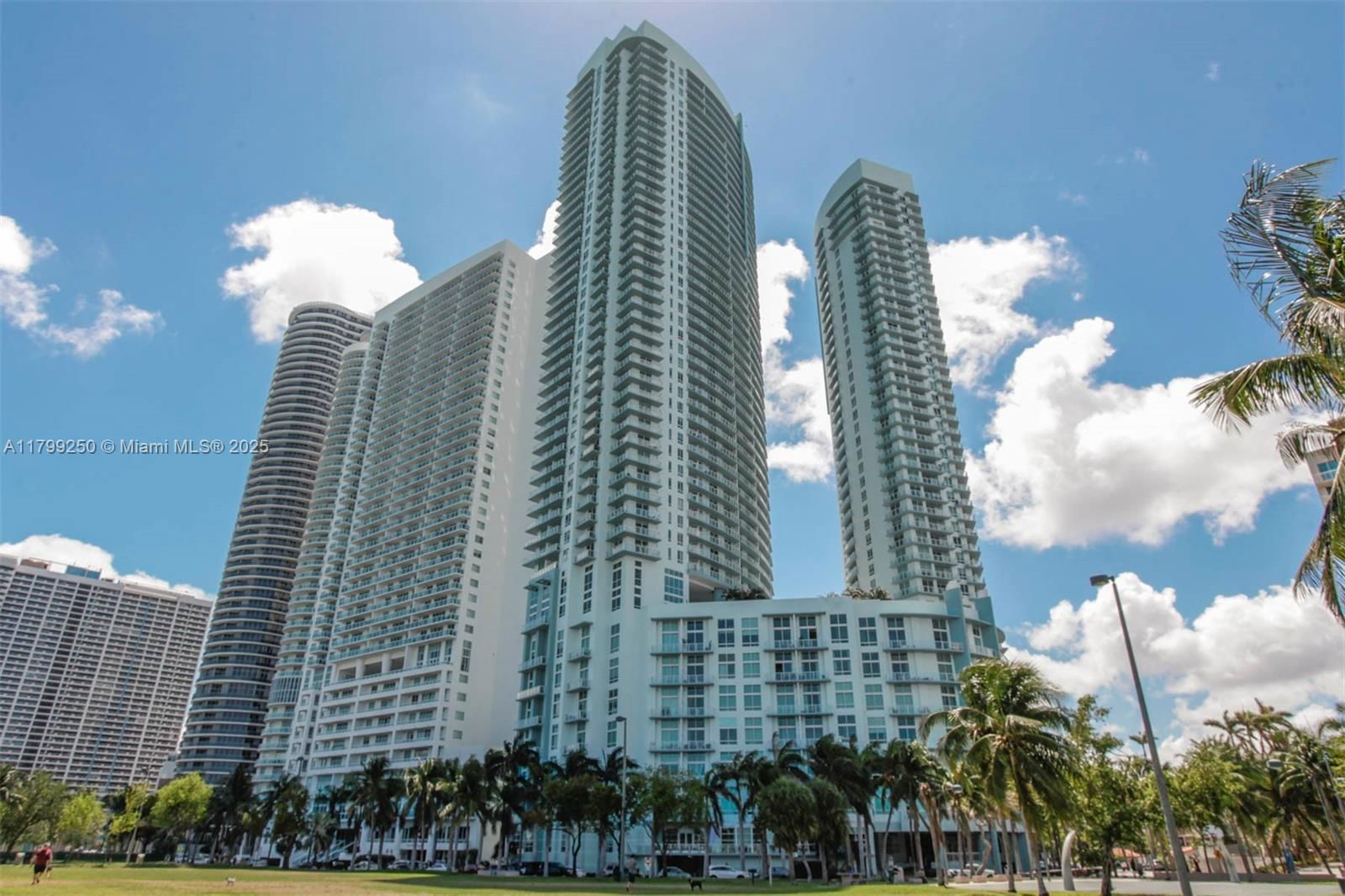 Real estate property located at 1900 Bayshore Dr #2519, Miami-dade, Quantum On The Bay Condo, Miami, FL