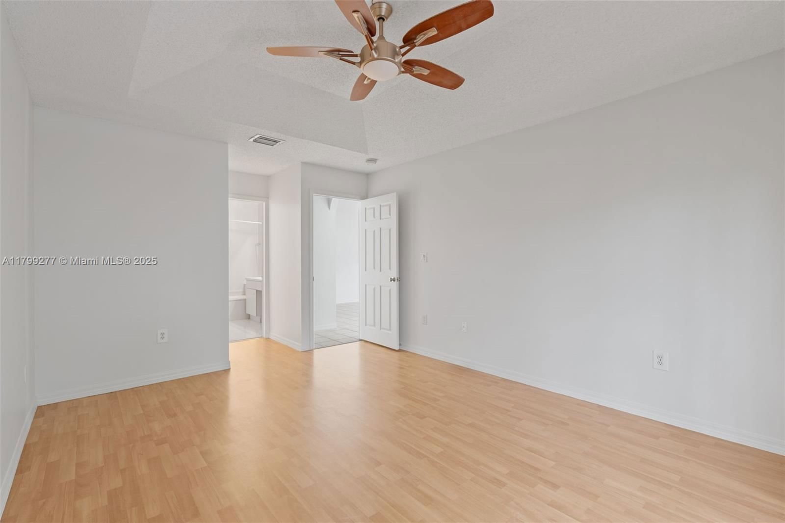 Real estate property located at 14202 151st Ct, Miami-dade, Brightons Meadow Trace, Miami, FL