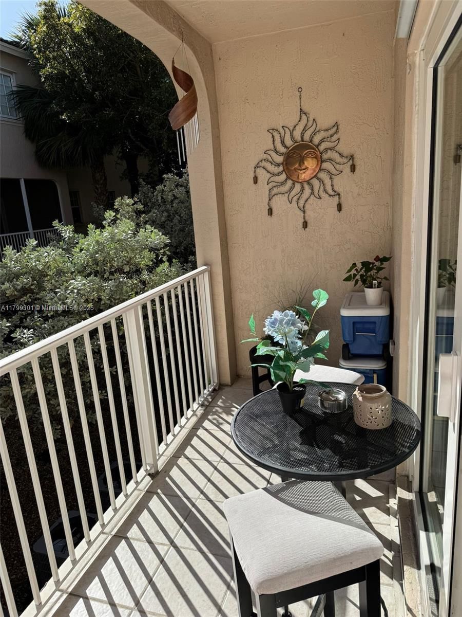 Real estate property located at 5640 115th Ct #204, Miami-dade, Las Brisas At Doral Condo, Doral, FL