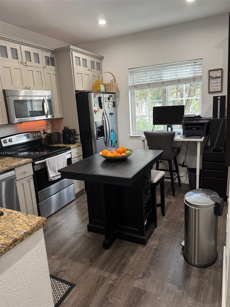 Real estate property located at 5640 115th Ct #204, Miami-dade, Las Brisas At Doral Condo, Doral, FL