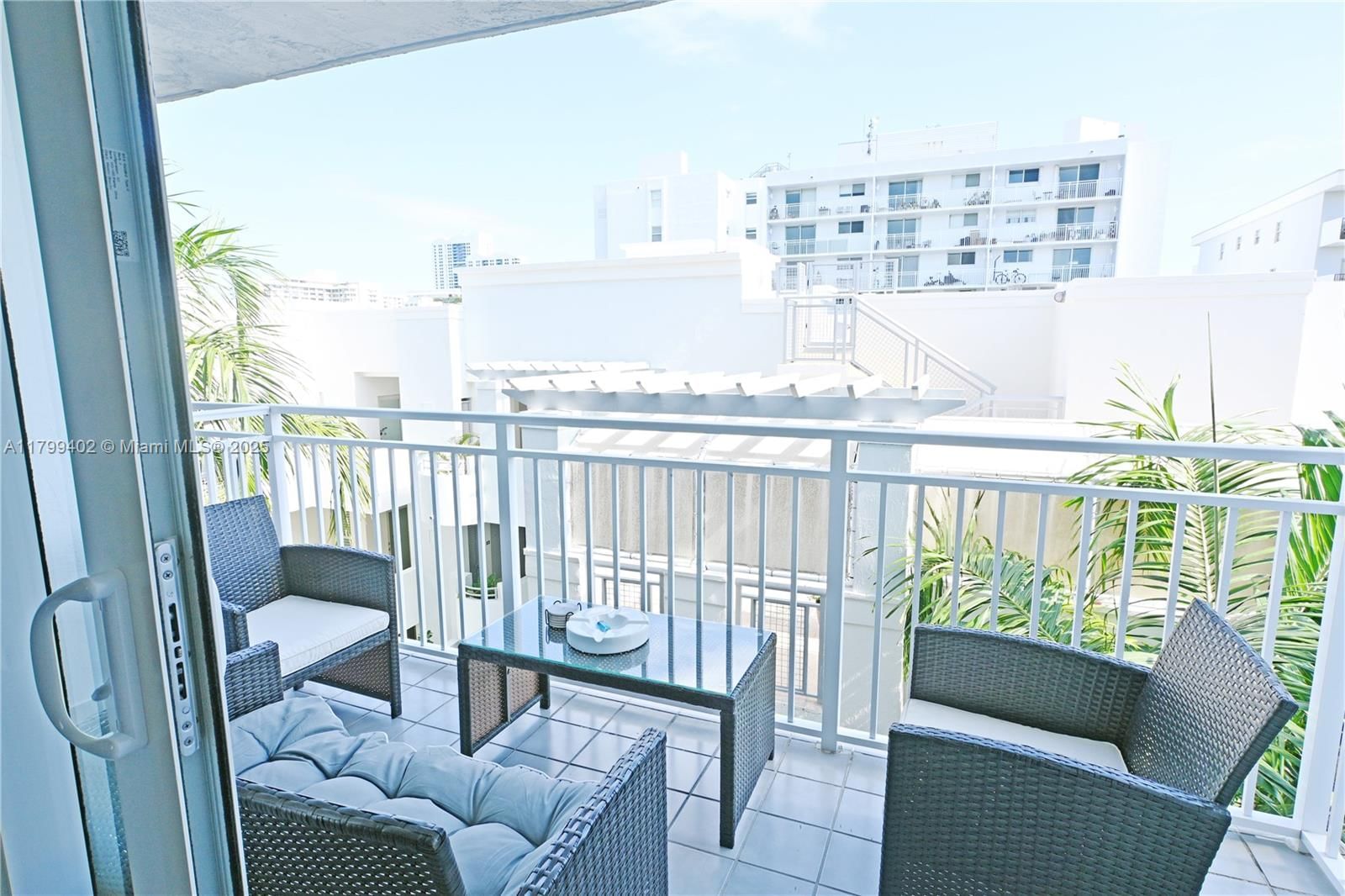 Real estate property located at 947 Lenox Ave #504, Miami-dade, Lenox View Condominium, Miami Beach, FL