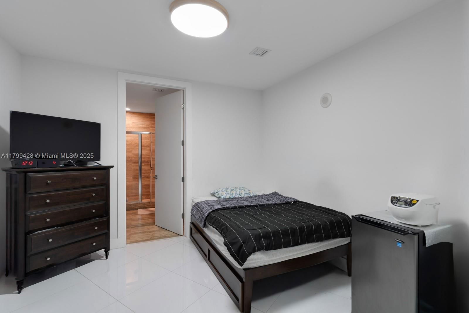 Real estate property located at 15901 Collins Ave #1207, Miami-dade, Tdr Tower Ii Condo, Sunny Isles Beach, FL