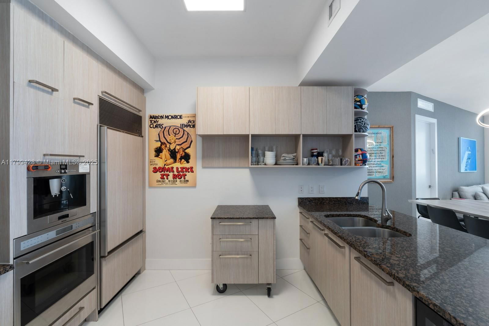 Real estate property located at 15901 Collins Ave #1207, Miami-dade, Tdr Tower Ii Condo, Sunny Isles Beach, FL
