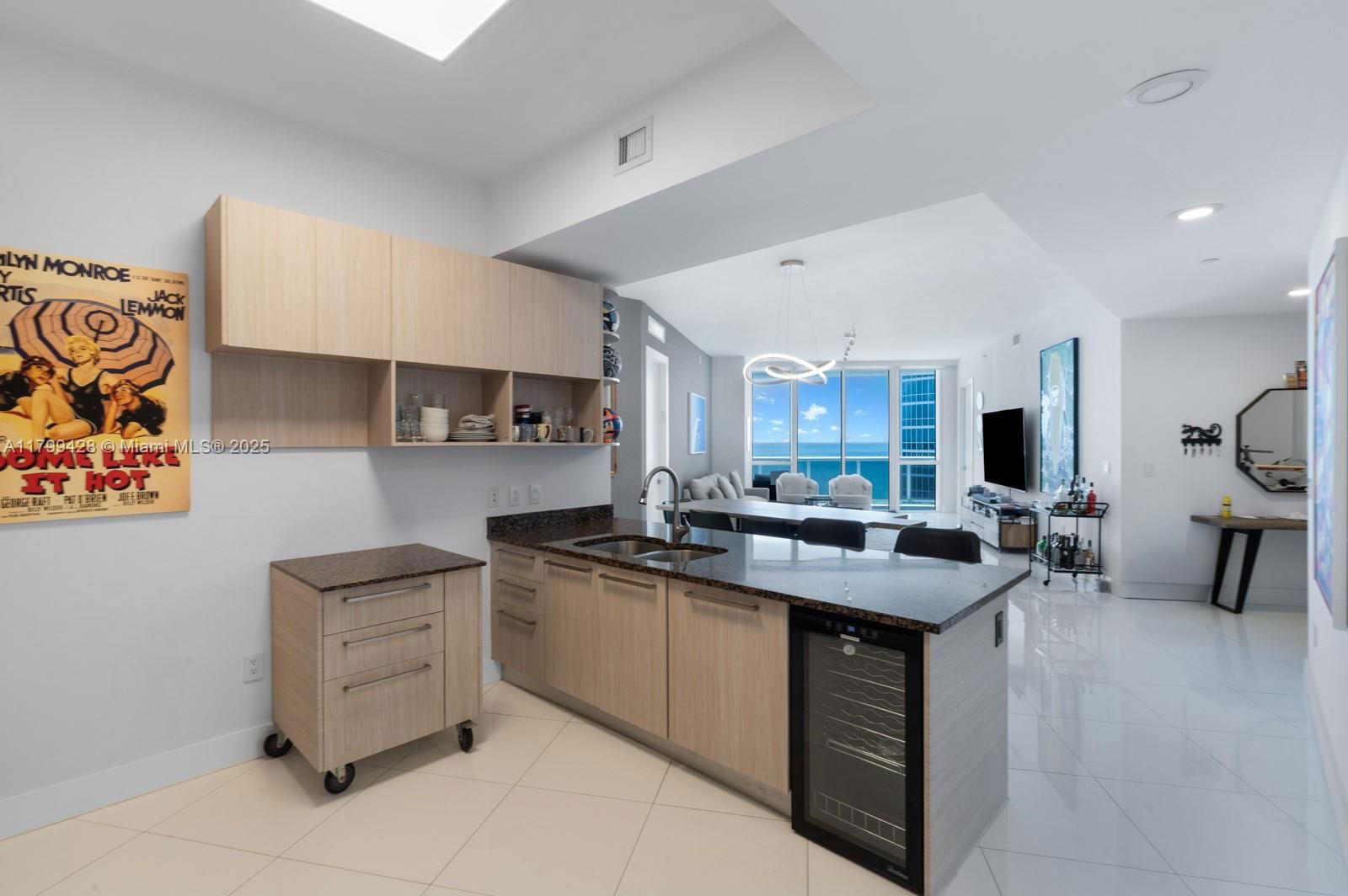 Real estate property located at 15901 Collins Ave #1207, Miami-dade, Tdr Tower Ii Condo, Sunny Isles Beach, FL
