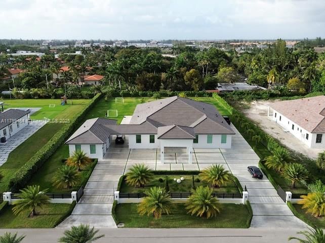 Real estate property located at 9781 131st St, Miami-dade, Florida Fruit Lands Co Su, Hialeah Gardens, FL