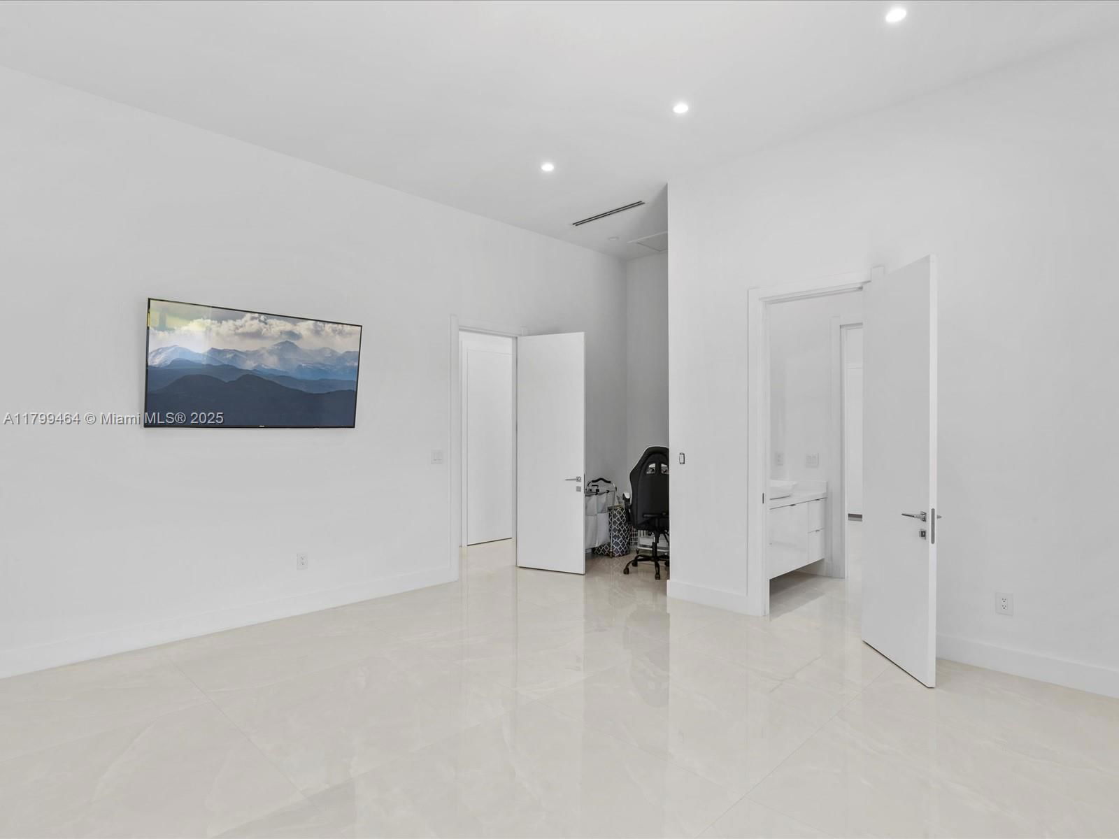 Real estate property located at 9781 131st St, Miami-dade, Florida Fruit Lands Co Su, Hialeah Gardens, FL