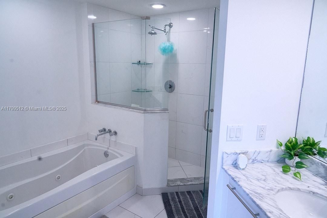 Real estate property located at 500 Brickell Ave #1907, Miami-dade, 500 Brickell East Condo, Miami, FL
