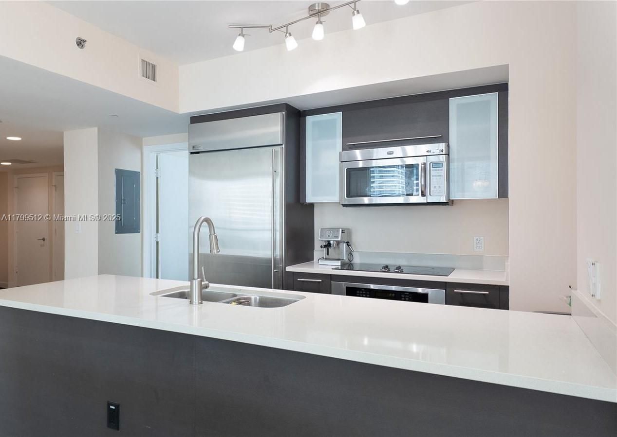 Real estate property located at 500 Brickell Ave #1907, Miami-dade, 500 Brickell East Condo, Miami, FL