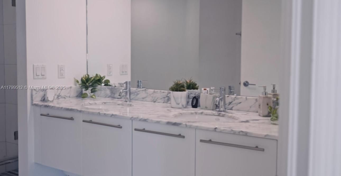Real estate property located at 500 Brickell Ave #1907, Miami-dade, 500 Brickell East Condo, Miami, FL