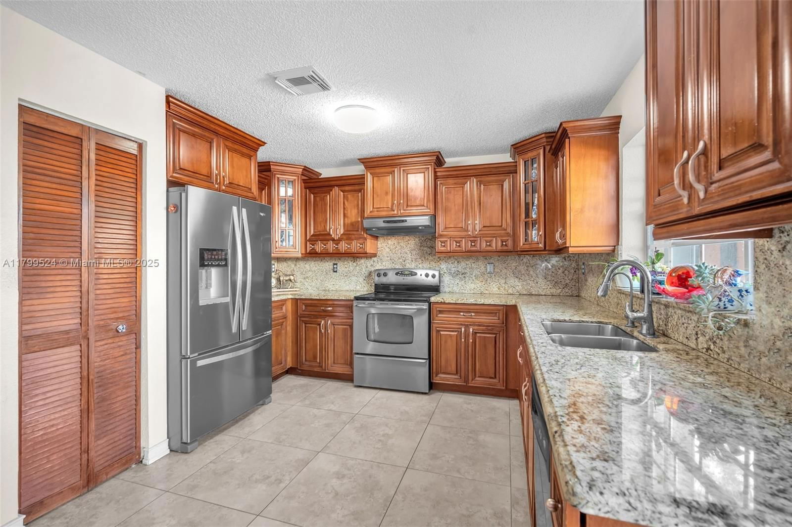 Real estate property located at 9984 162nd Pl, Miami-dade, Forest Lakes Gardens Sec, Miami, FL