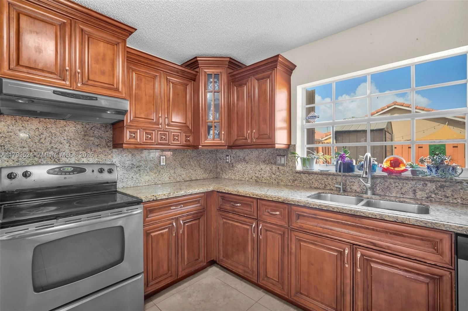 Real estate property located at 9984 162nd Pl, Miami-dade, Forest Lakes Gardens Sec, Miami, FL