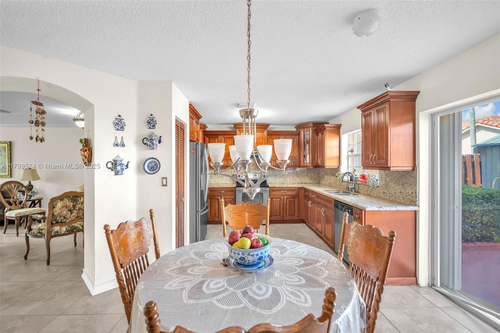 Real estate property located at 9984 162nd Pl, Miami-dade, Forest Lakes Gardens Sec, Miami, FL