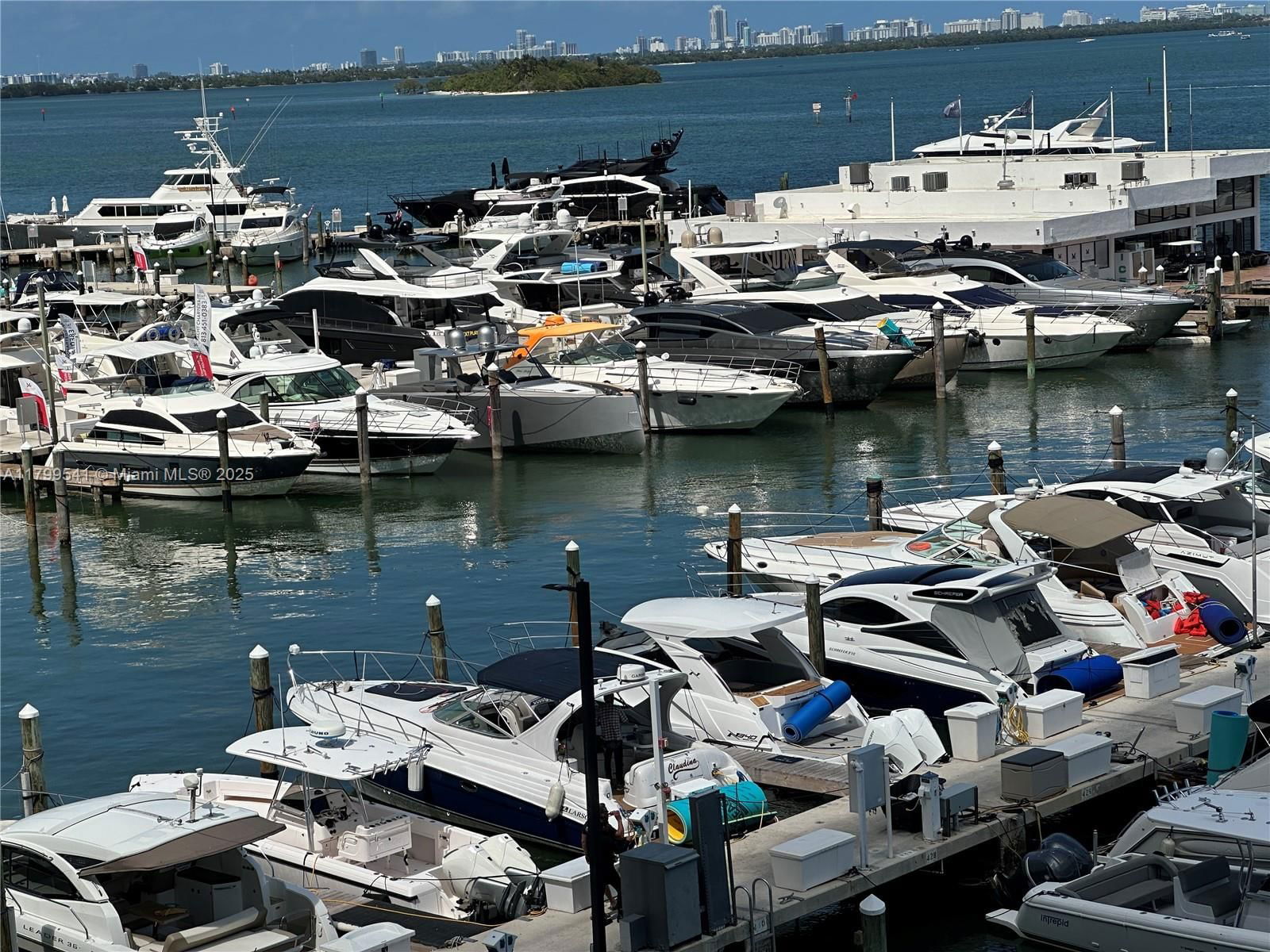 Real estate property located at 555 15th St #508, Miami-dade, Venetia Condo, Miami, FL