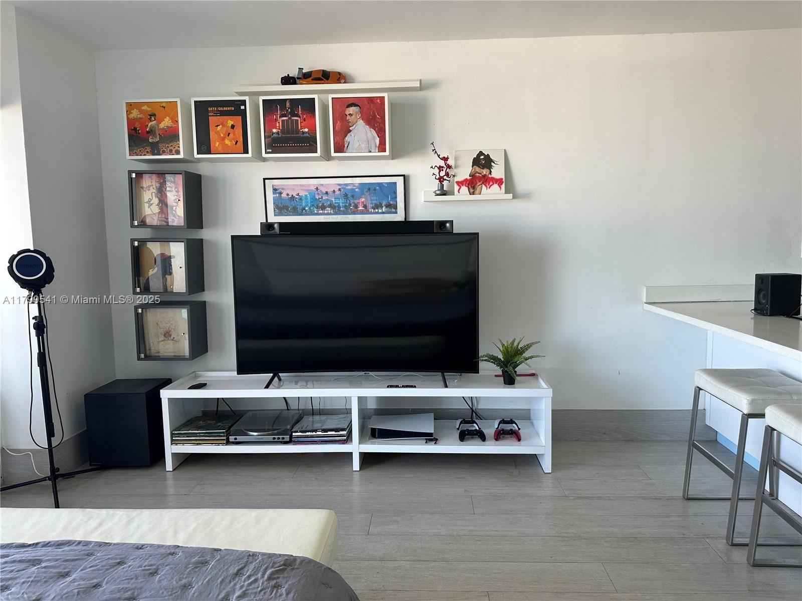 Real estate property located at 555 15th St #508, Miami-dade, Venetia Condo, Miami, FL