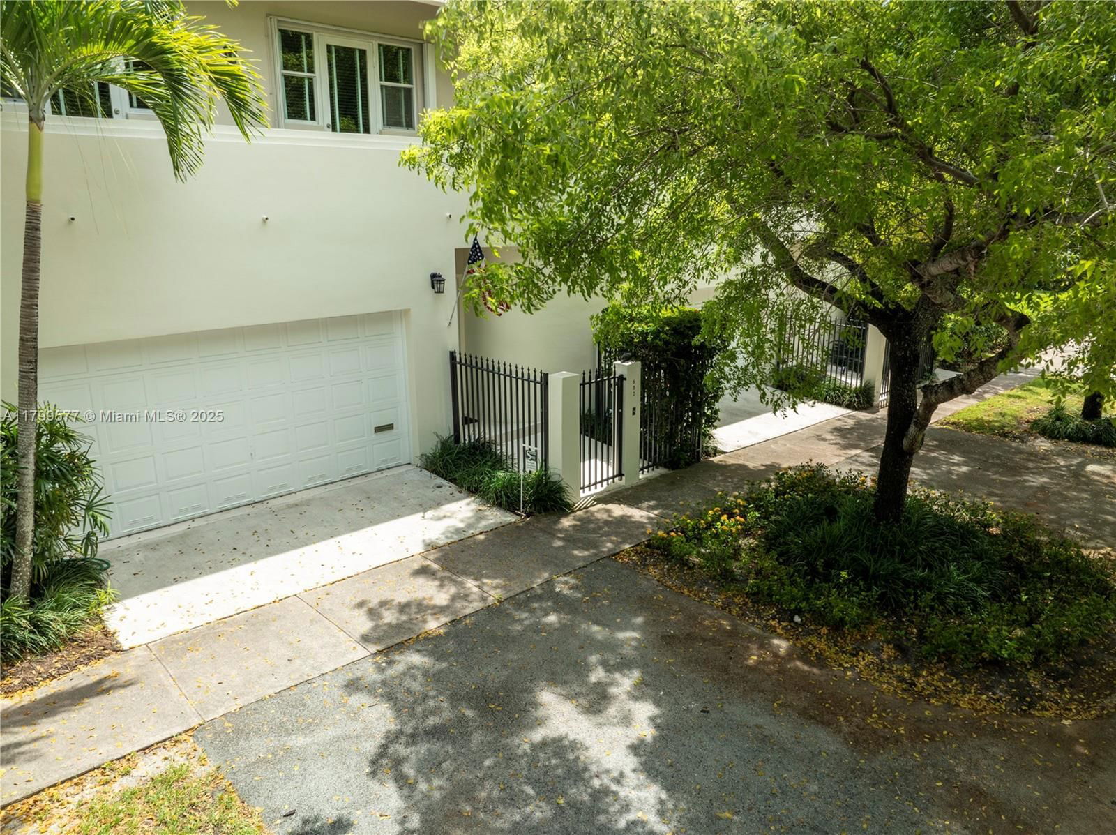 Real estate property located at 602 Malaga Ave B, Miami-dade, Segovia Street Village Co, Coral Gables, FL