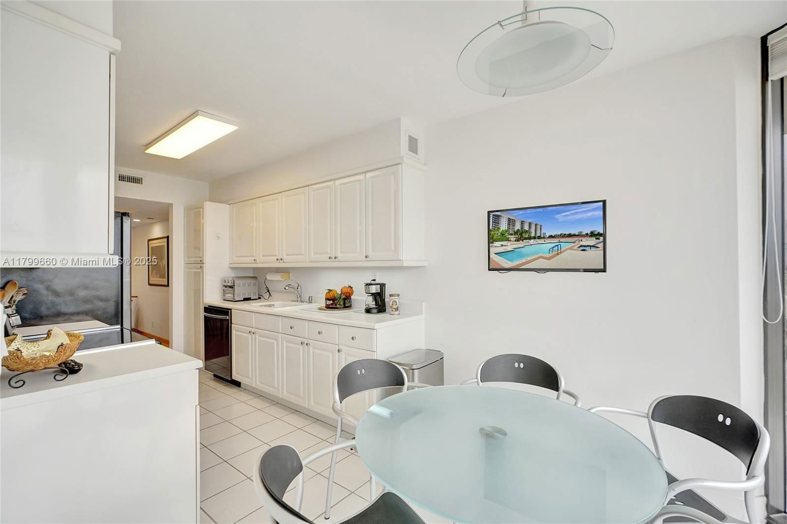 Real estate property located at 3598 Yacht Club Dr #1101, Miami-dade, Harbor Tws At The Waterwa, Aventura, FL