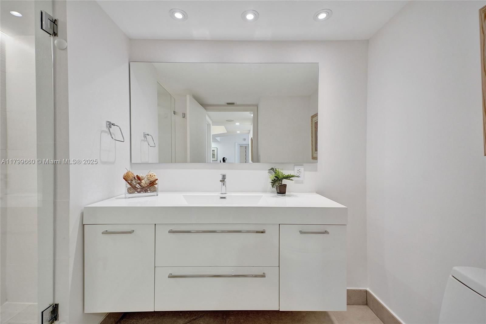 Real estate property located at 3598 Yacht Club Dr #1101, Miami-dade, Harbor Tws At The Waterwa, Aventura, FL