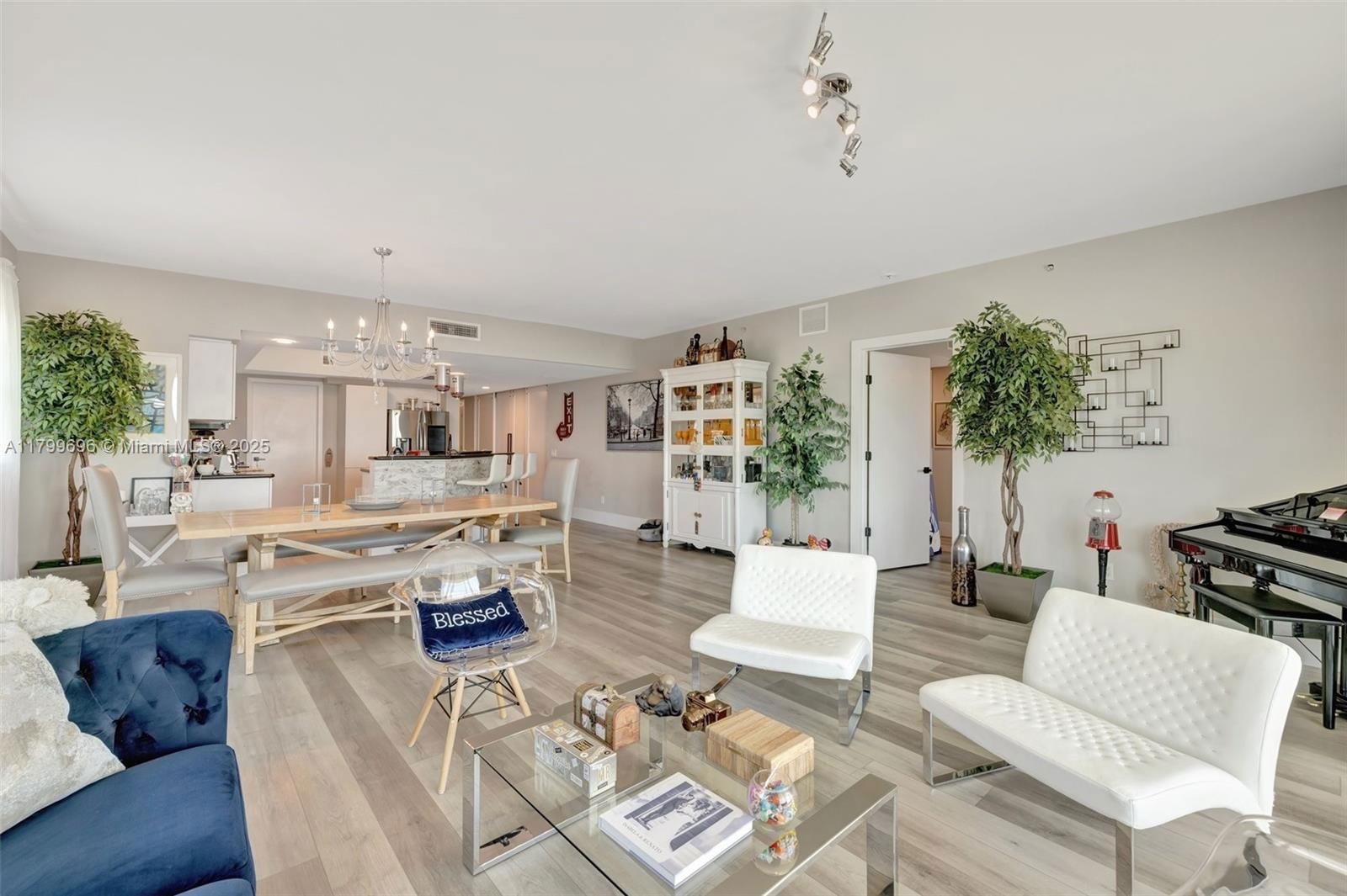 Real estate property located at 14951 Royal Oaks Ln #1409, Miami-dade, The Oaks I Condo, North Miami, FL