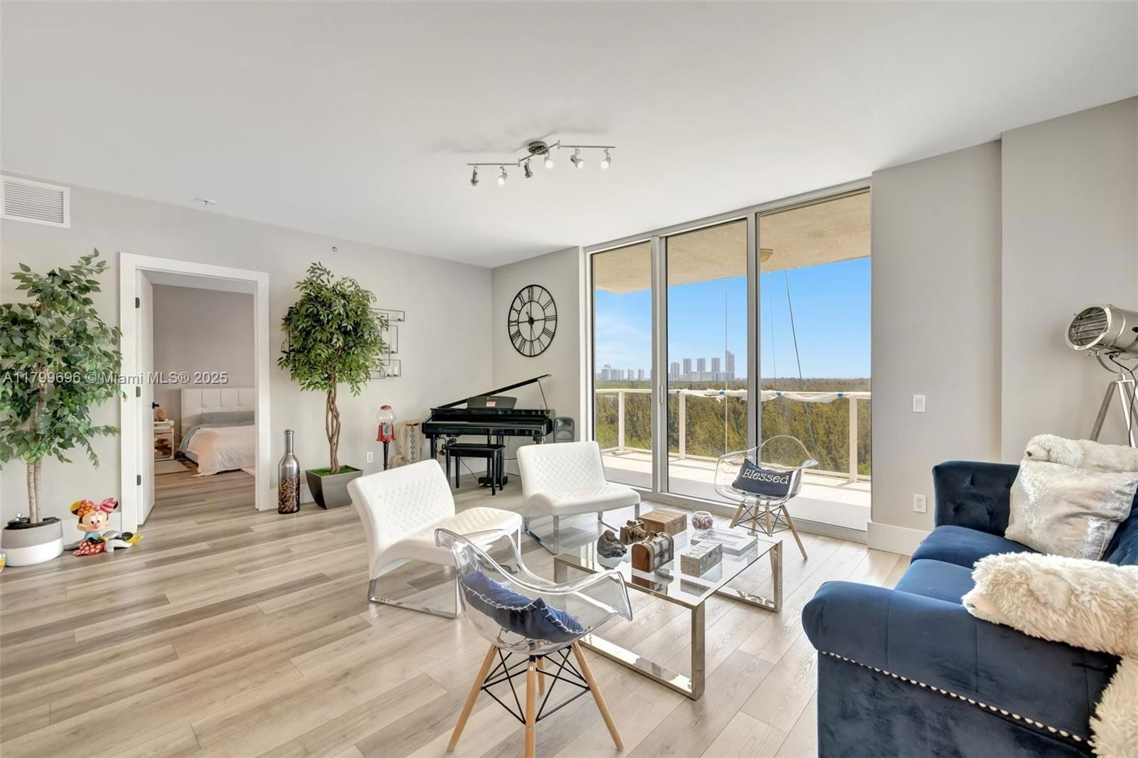 Real estate property located at 14951 Royal Oaks Ln #1409, Miami-dade, The Oaks I Condo, North Miami, FL