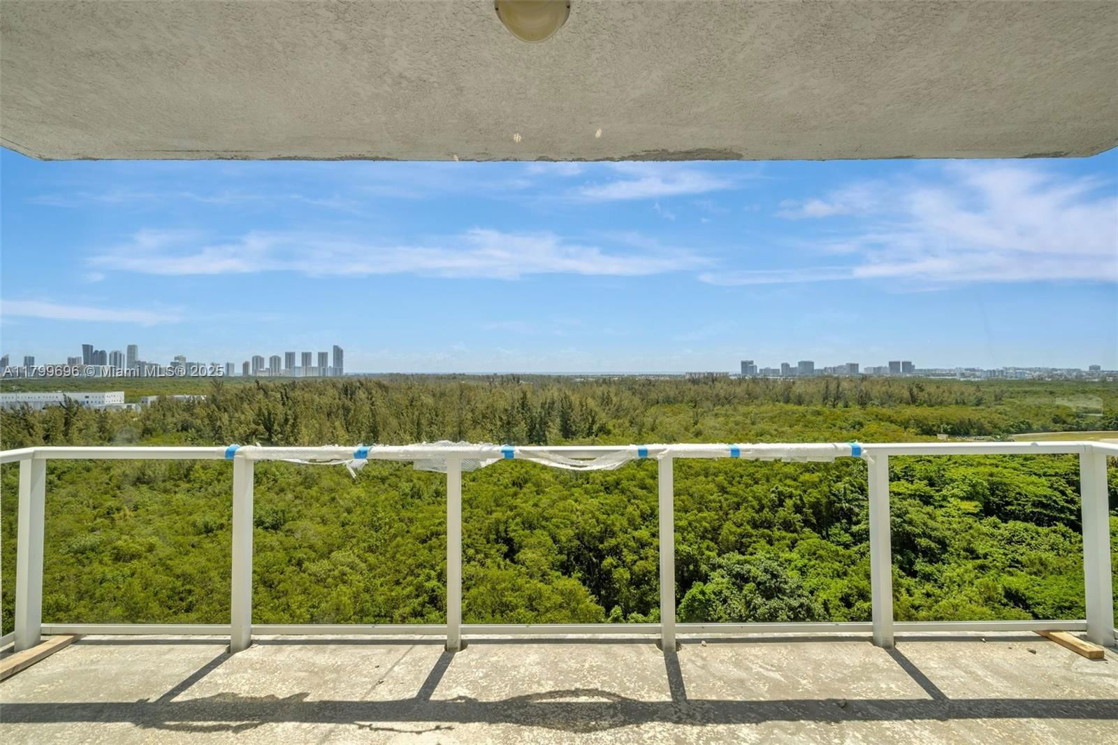 Real estate property located at 14951 Royal Oaks Ln #1409, Miami-dade, The Oaks I Condo, North Miami, FL