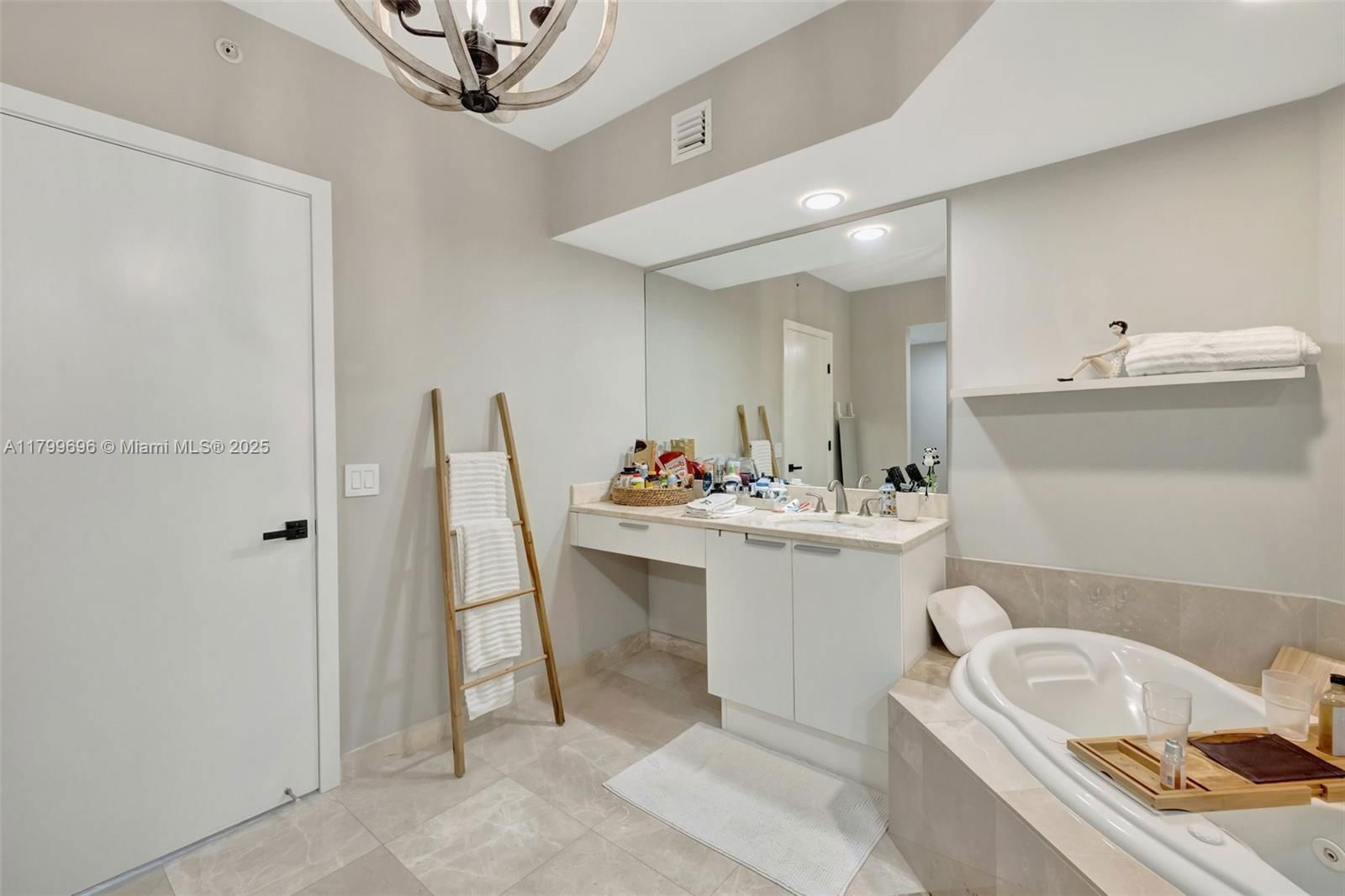 Real estate property located at 14951 Royal Oaks Ln #1409, Miami-dade, The Oaks I Condo, North Miami, FL