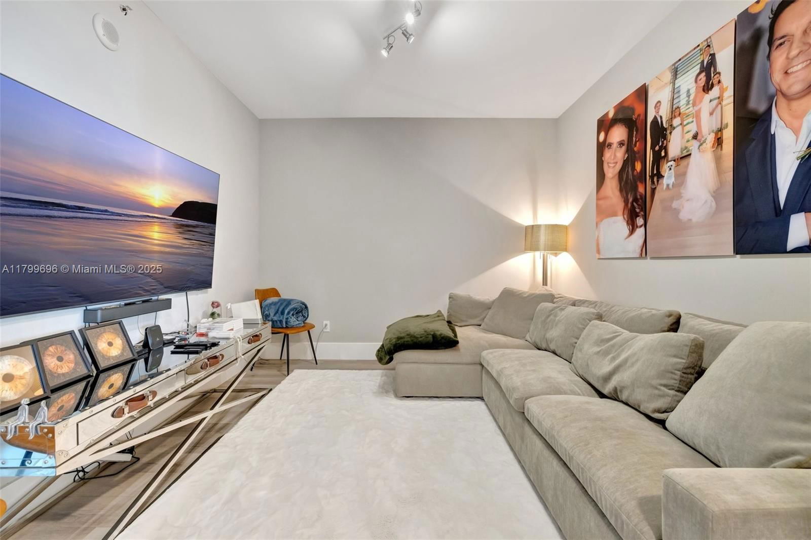 Real estate property located at 14951 Royal Oaks Ln #1409, Miami-dade, The Oaks I Condo, North Miami, FL