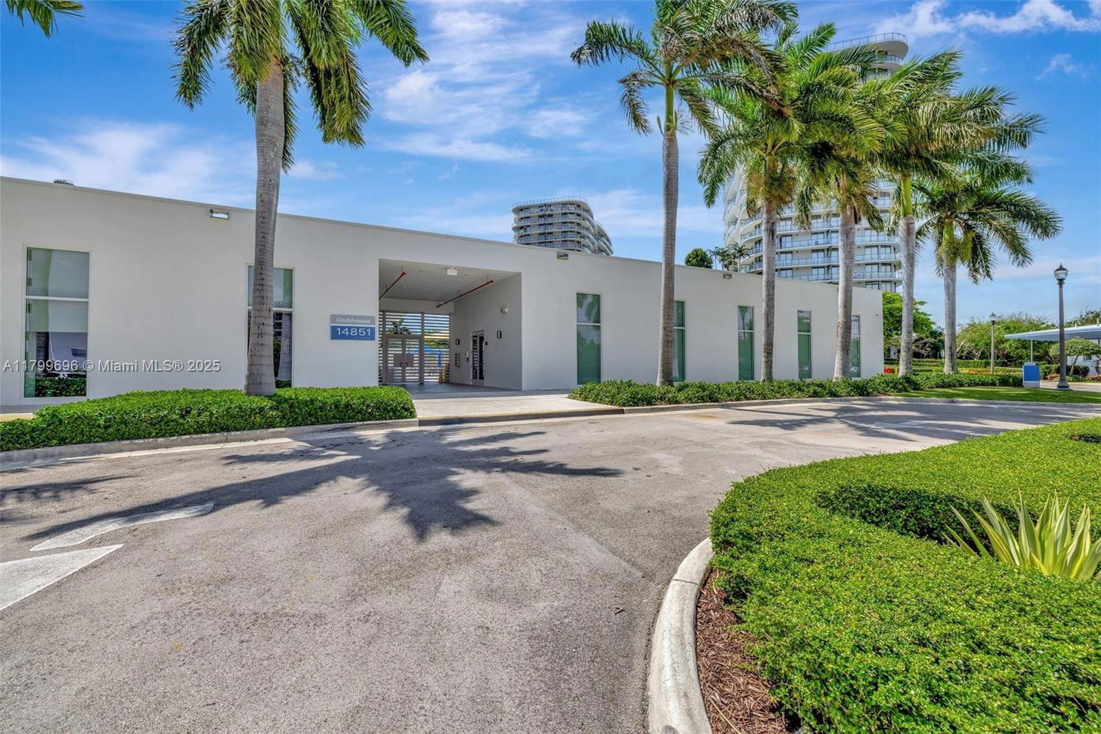 Real estate property located at 14951 Royal Oaks Ln #1409, Miami-dade, The Oaks I Condo, North Miami, FL