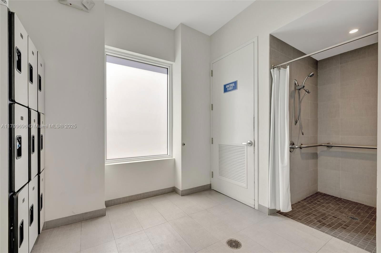 Real estate property located at 14951 Royal Oaks Ln #1409, Miami-dade, The Oaks I Condo, North Miami, FL