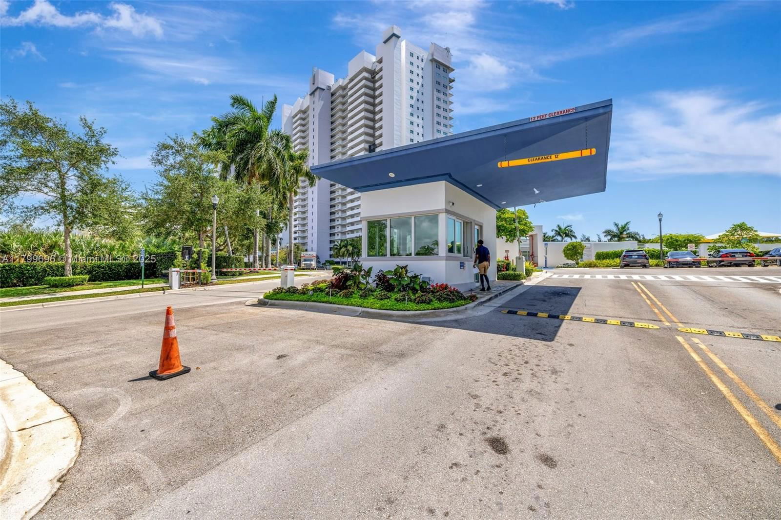 Real estate property located at 14951 Royal Oaks Ln #1409, Miami-dade, The Oaks I Condo, North Miami, FL