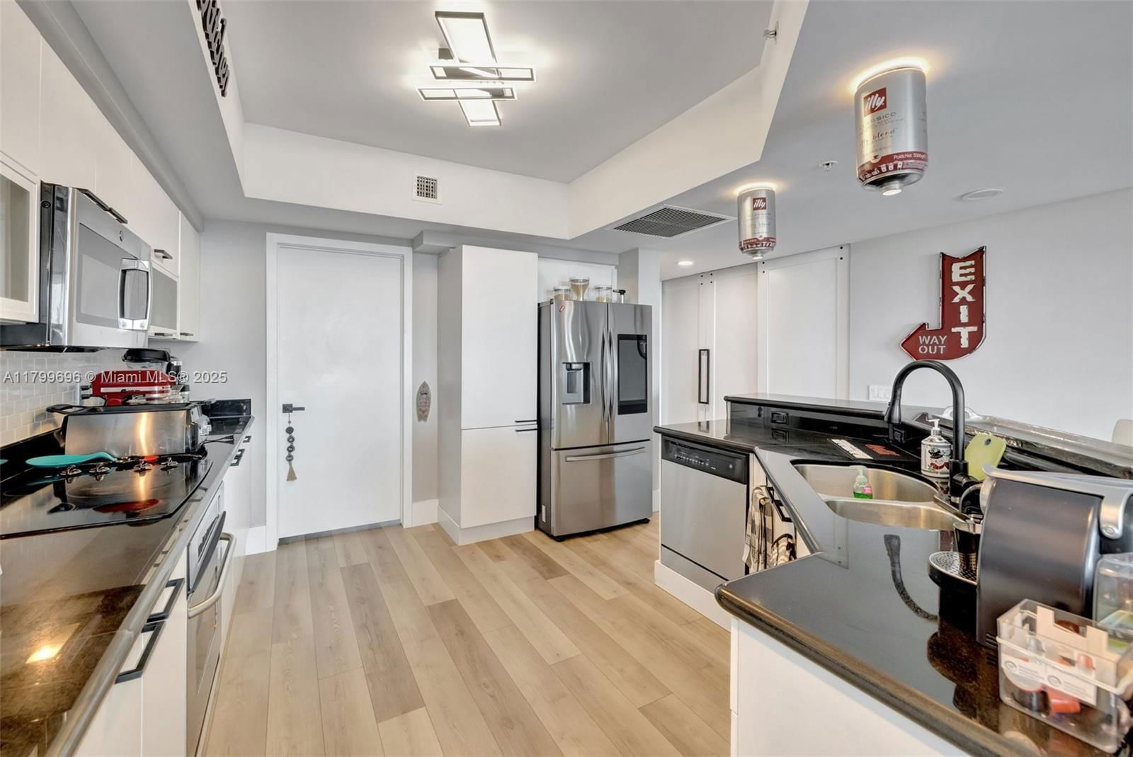 Real estate property located at 14951 Royal Oaks Ln #1409, Miami-dade, The Oaks I Condo, North Miami, FL