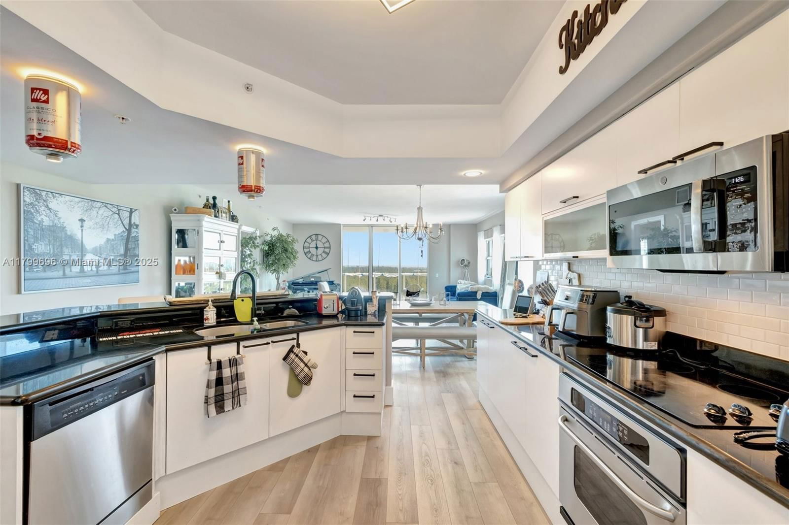 Real estate property located at 14951 Royal Oaks Ln #1409, Miami-dade, The Oaks I Condo, North Miami, FL