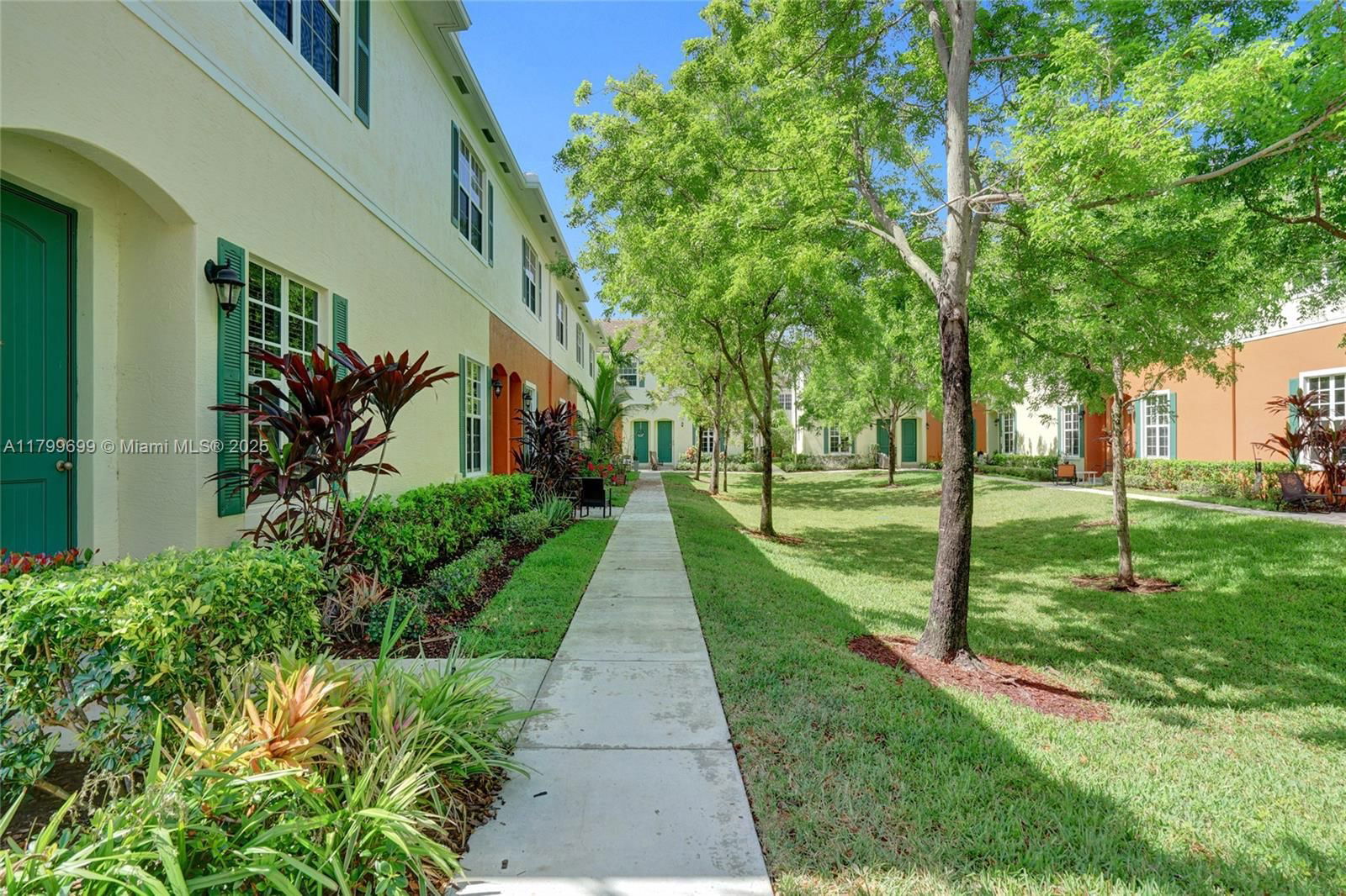 Real estate property located at 701 2nd Ln, Broward, Cypress Grove, Pompano Beach, FL