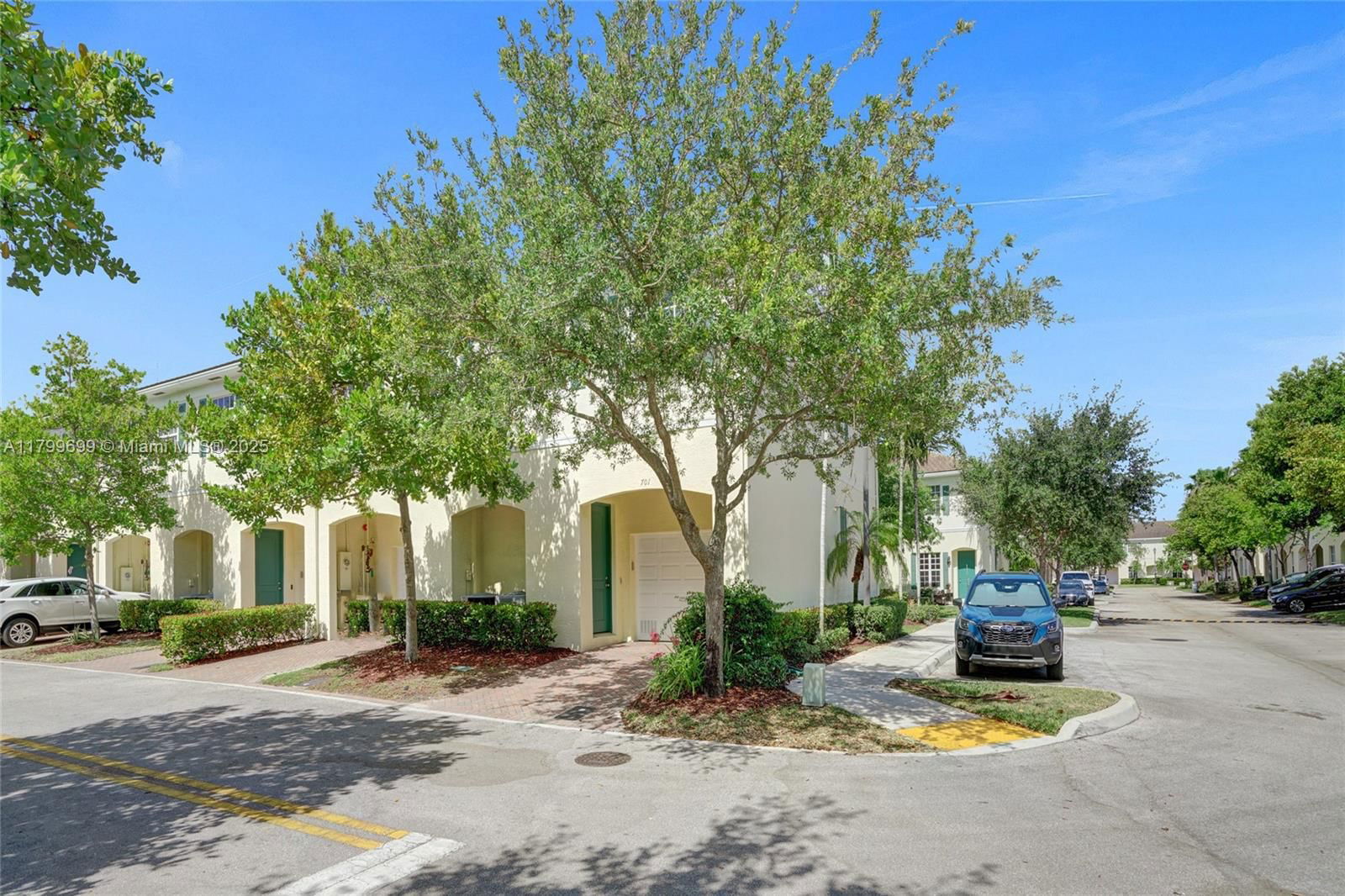Real estate property located at 701 2nd Ln, Broward, Cypress Grove, Pompano Beach, FL