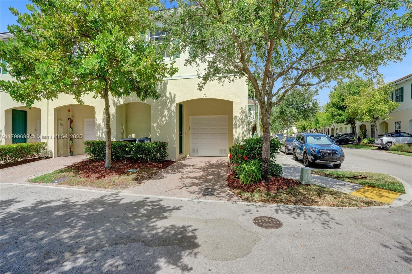 Real estate property located at 701 2nd Ln, Broward, Cypress Grove, Pompano Beach, FL