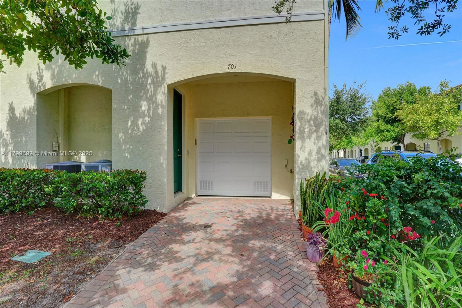Real estate property located at 701 2nd Ln, Broward, Cypress Grove, Pompano Beach, FL