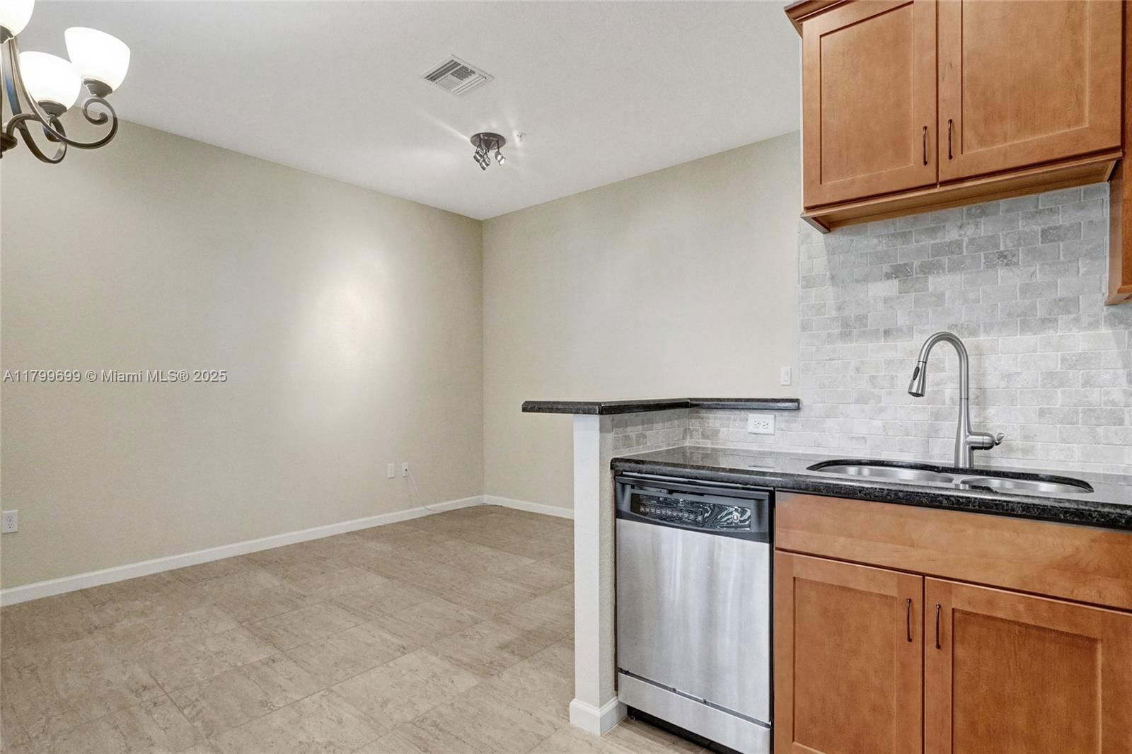 Real estate property located at 701 2nd Ln, Broward, Cypress Grove, Pompano Beach, FL