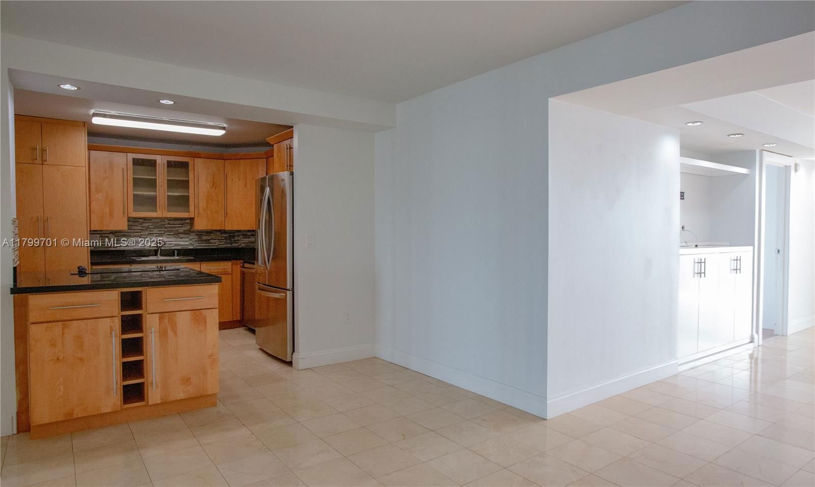 Real estate property located at 2333 Brickell Ave #609, Miami-dade, Brickell Bay Club Condo, Miami, FL