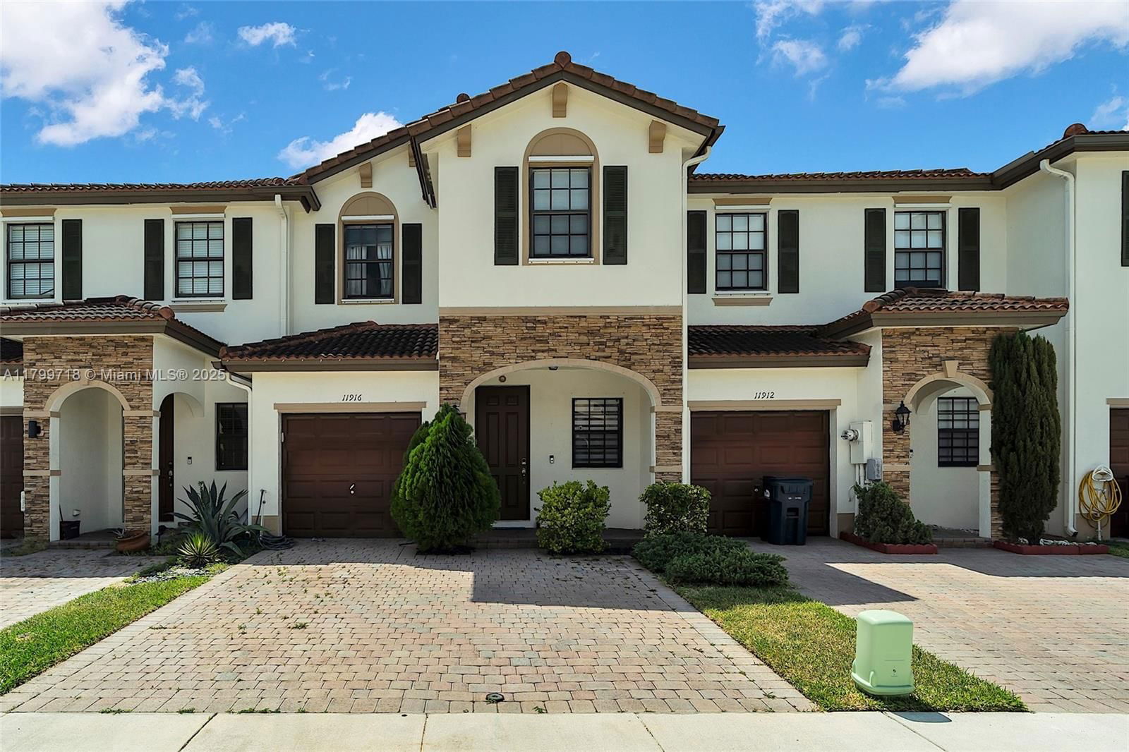 Real estate property located at 11916 154th Ave, Miami-dade, Century Gardens At Tamiam, Miami, FL