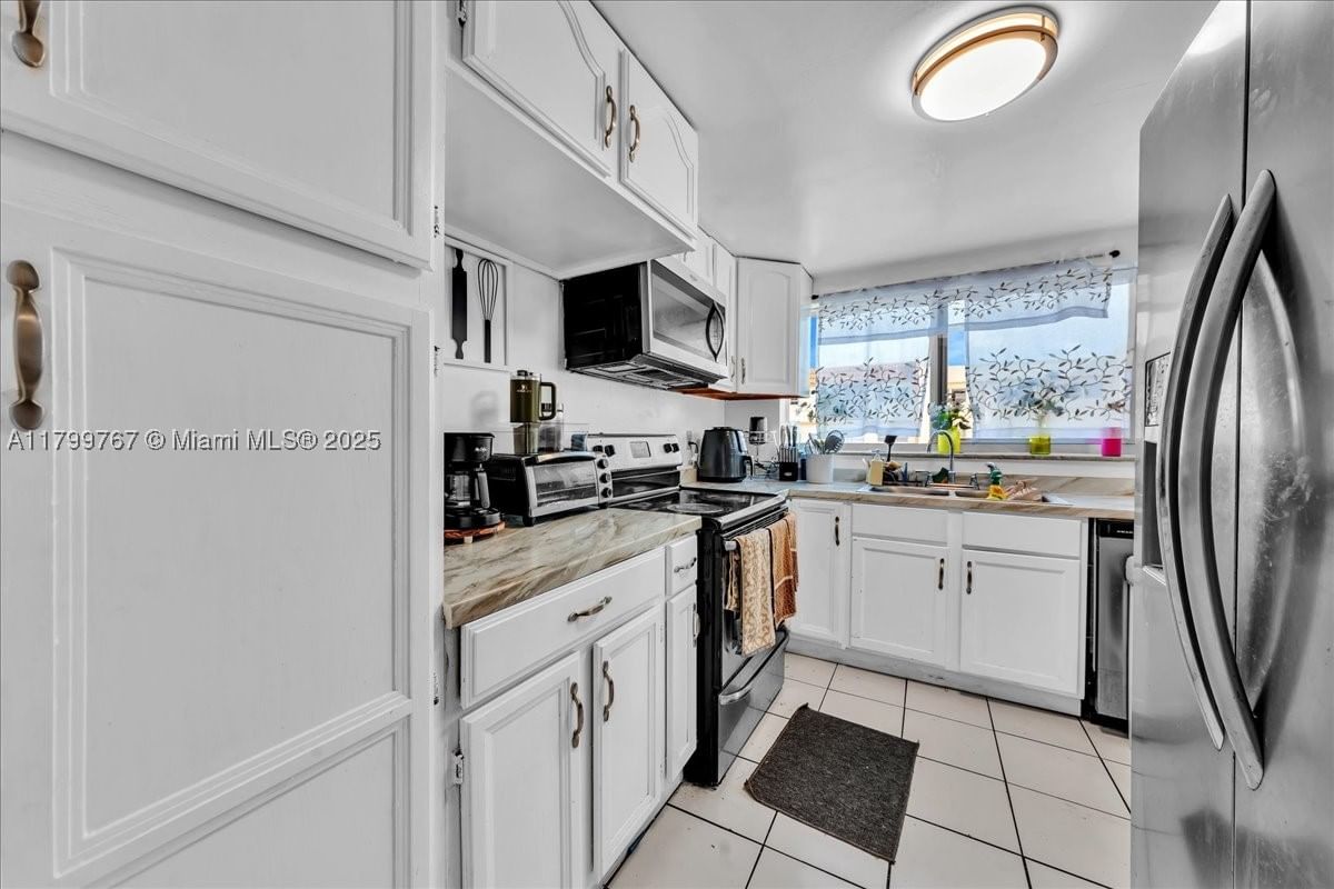 Real estate property located at 2451 41st Ave #304, Broward, Cypress Tree Condo Bldg 5, Lauderhill, FL