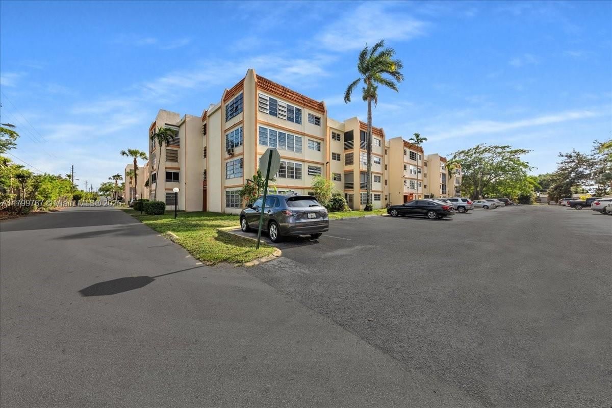 Real estate property located at 2451 41st Ave #304, Broward, Cypress Tree Condo Bldg 5, Lauderhill, FL
