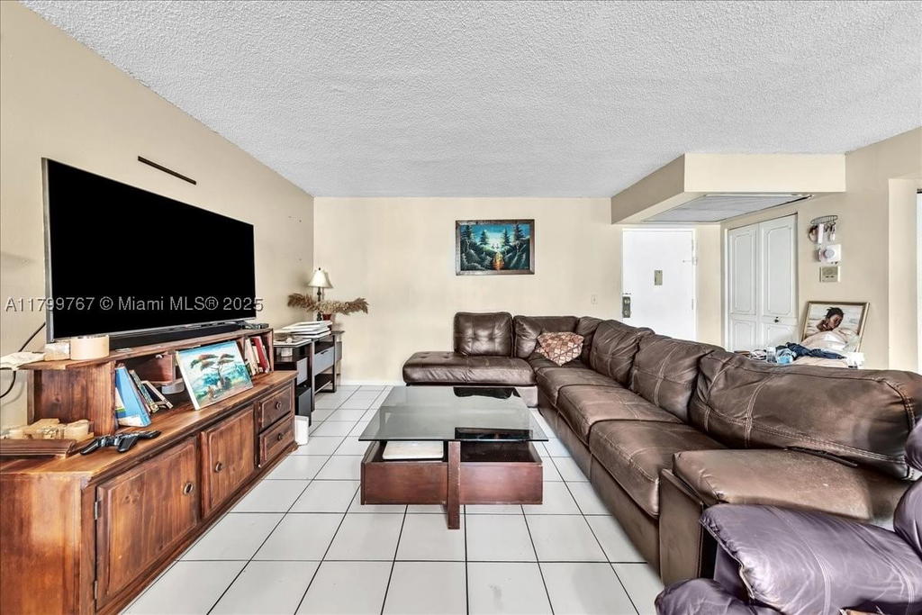 Real estate property located at 2451 41st Ave #304, Broward, Cypress Tree Condo Bldg 5, Lauderhill, FL