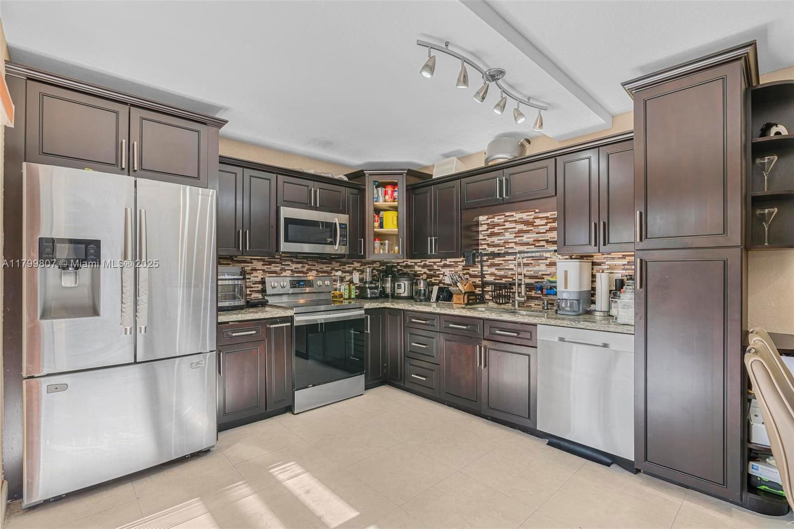 Real estate property located at 11852 9th Ct, Broward, Lake Pine Village, Davie, FL